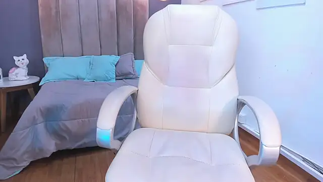 Snapshot of cami_rouxxx_ chatting on 01.14.25 cami rouxxx online show from 01.14.25