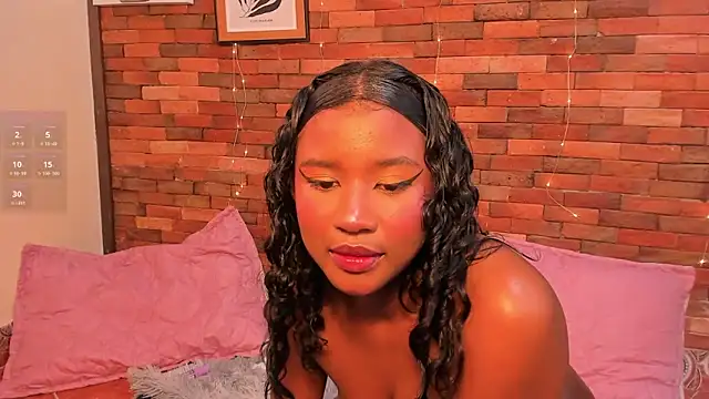 Snapshot of emmamillher chatting on 02.27.25 emmamillher online show from 02.27.25