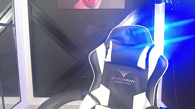 Snapshot of ashleylove_prg chatting on 01.18.25 ashleylove prg online show from 01.18.25