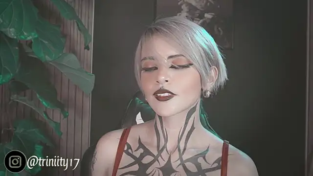 Snapshot of Trinity___s chatting on 01.01.25 Trinity s online show from 01.01.25