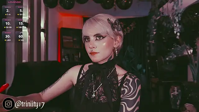 Snapshot of Trinity___s chatting on 09.22.25 Trinity s online show from 09.22.25