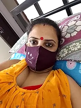 Snapshot of Cute-manisha chatting on 05.18.26 Cute-manisha online show from 05.18.26