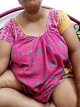 Snapshot of Hotty-rumi chatting on 11.15.25 Hotty-rumi online show from 11.15.25