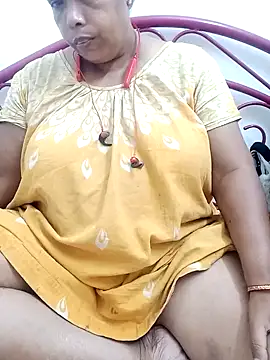 Snapshot of Hotty-rumi chatting on 11.28.25 Hotty-rumi online show from 11.28.25