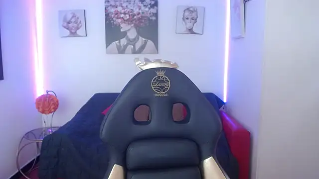 Lili Gomez  online show from 02.04.25