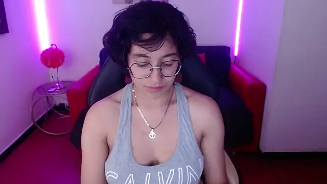 Lili Gomez  online show from 02.05.25