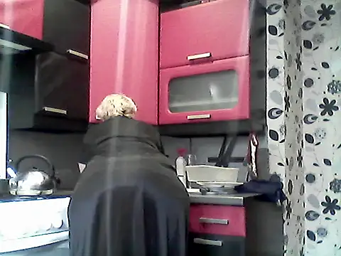 Lisa Suzie online show from 11.18.25