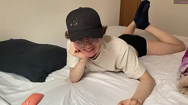 Snapshot of mapleg chatting on 03.19.25 mapleg online show from 03.19.25