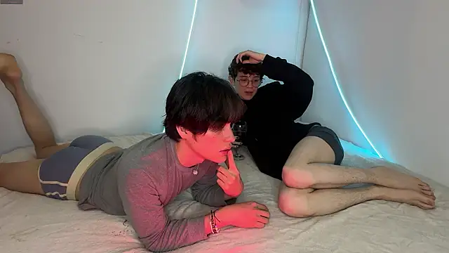 Snapshot of mapleg chatting on 10.16.25 mapleg online show from 10.16.25