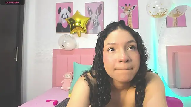 Snapshot of amandalee01 chatting on 02.02.25 amandalee01 online show from 02.02.25