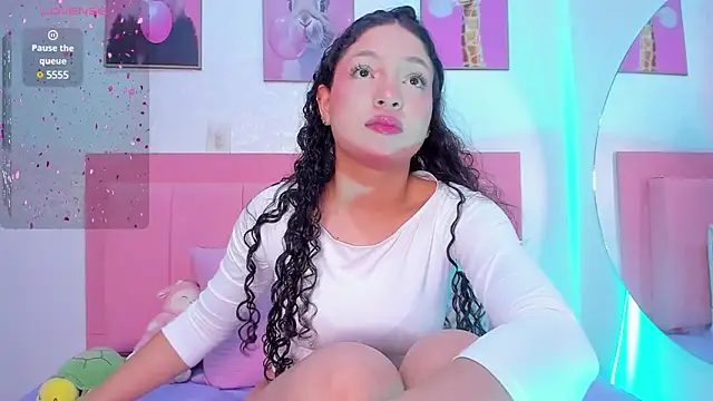 Snapshot of amandalee01 chatting on 02.25.25 amandalee01 online show from 02.25.25