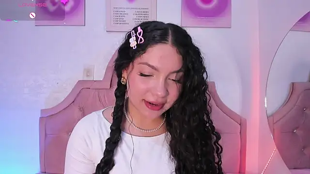 Snapshot of amandalee01 chatting on 09.12.25 amandalee01 online show from 09.12.25