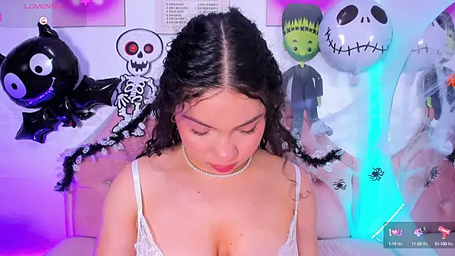 Snapshot of amandalee01 chatting on 10.09.25 amandalee01 online show from 10.09.25