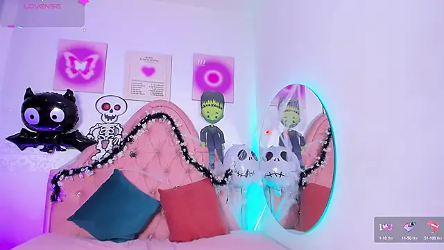 Snapshot of amandalee01 chatting on 10.11.25 amandalee01 online show from 10.11.25