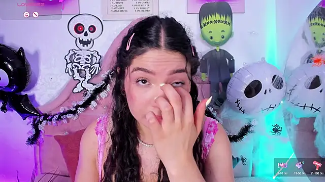 Snapshot of amandalee01 chatting on 10.12.25 amandalee01 online show from 10.12.25