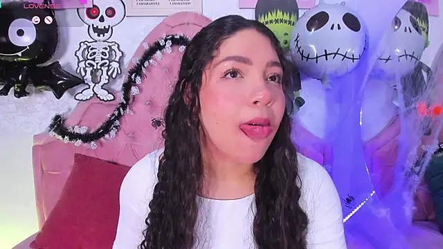 Snapshot of amandalee01 chatting on 10.15.25 amandalee01 online show from 10.15.25