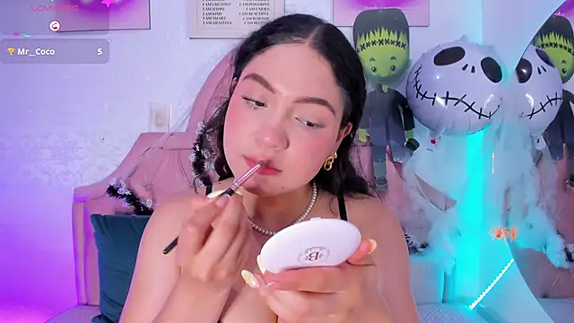 Snapshot of amandalee01 chatting on 10.23.25 amandalee01 online show from 10.23.25