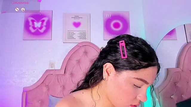 Snapshot of amandalee01 chatting on 11.20.25 amandalee01 online show from 11.20.25