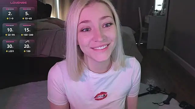 Snapshot of alexa_novak chatting on 10.11.25 alexa novak online show from 10.11.25