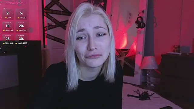 Snapshot of alexa_novak chatting on 10.22.25 alexa novak online show from 10.22.25