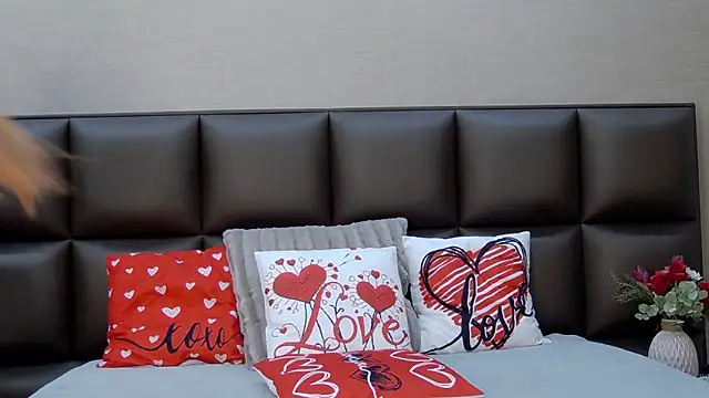 Snapshot of FoxyJoy chatting on 02.13.26 FoxyJoy online show from 02.13.26