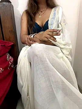 Snapshot of HoneyBearCpl chatting on 10.29.25 HoneyBearCpl online show from 10.29.25