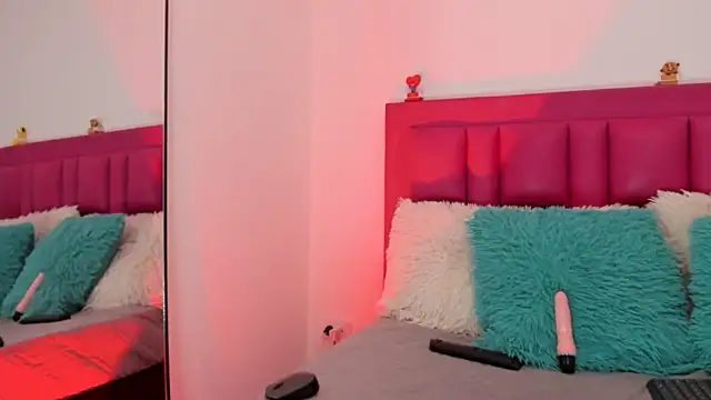 Snapshot of luna_kyong chatting on 12.11.24 luna kyong online show from 12.11.24