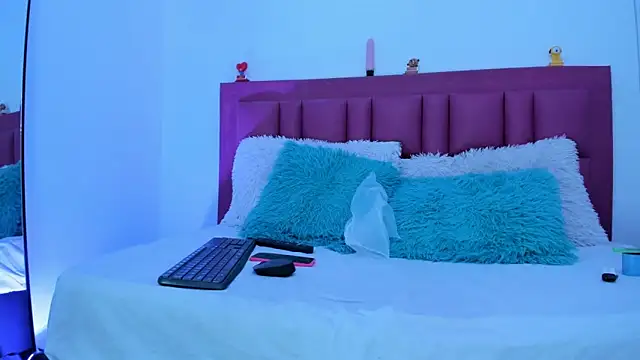 Snapshot of luna_kyong chatting on 12.12.24 luna kyong online show from 12.12.24