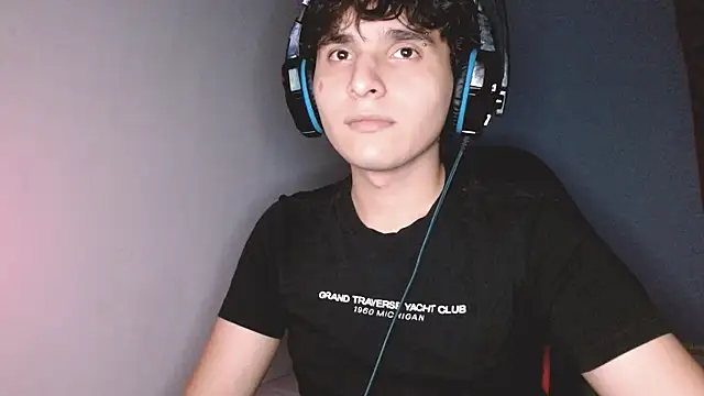 Snapshot of Charley_quin chatting on 10.08.25 Charley quin online show from 10.08.25