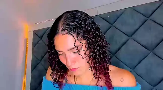 Nellyhills online show from 02.01.25