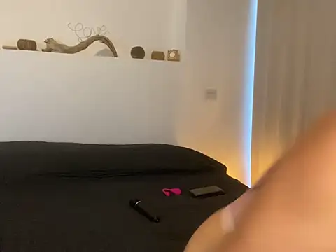 Snapshot of Samira-Summer chatting on 01.30.25 Samira-Summer online show from 01.30.25