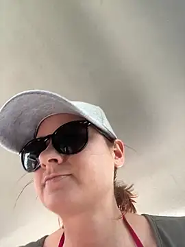 Snapshot of Samira-Summer chatting on 03.14.25 Samira-Summer online show from 03.14.25