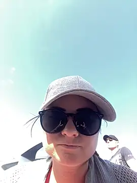 Snapshot of Samira-Summer chatting on 03.16.25 Samira-Summer online show from 03.16.25