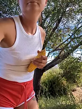 Snapshot of Samira-Summer chatting on 10.23.25 Samira-Summer online show from 10.23.25