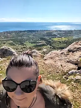 Snapshot of Samira-Summer chatting on 02.22.26 Samira-Summer online show from 02.22.26