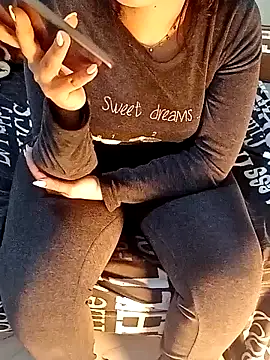 Snapshot of ShadiaStar chatting on 01.18.25 ShadiaStar online show from 01.18.25