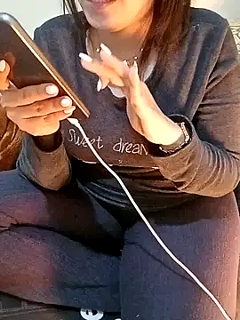 Snapshot of ShadiaStar chatting on 01.20.25 ShadiaStar online show from 01.20.25