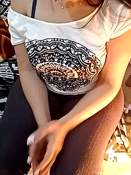 Snapshot of ShadiaStar chatting on 01.24.25 ShadiaStar online show from 01.24.25