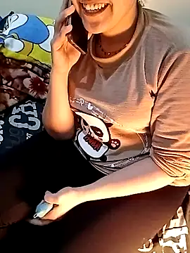 Snapshot of ShadiaStar chatting on 02.05.25 ShadiaStar online show from 02.05.25