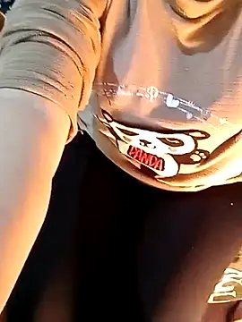 Snapshot of ShadiaStar chatting on 02.05.25 ShadiaStar online show from 02.05.25