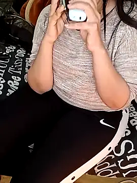 Snapshot of ShadiaStar chatting on 02.20.25 ShadiaStar online show from 02.20.25