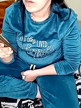 Snapshot of ShadiaStar chatting on 02.22.25 ShadiaStar online show from 02.22.25