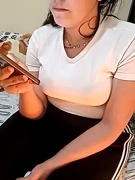 Snapshot of ShadiaStar chatting on 02.27.25 ShadiaStar online show from 02.27.25