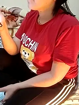 Snapshot of ShadiaStar chatting on 02.28.25 ShadiaStar online show from 02.28.25