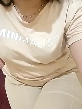 Snapshot of ShadiaStar chatting on 03.18.25 ShadiaStar online show from 03.18.25