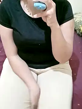 Snapshot of ShadiaStar chatting on 03.21.25 ShadiaStar online show from 03.21.25