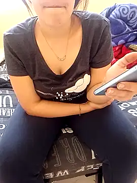 Snapshot of ShadiaStar chatting on 11.19.25 ShadiaStar online show from 11.19.25