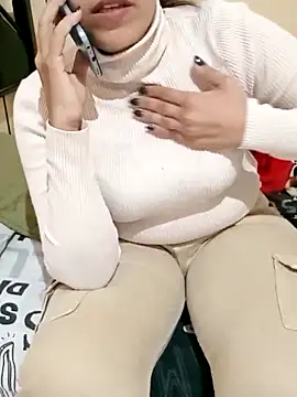 Snapshot of ShadiaStar chatting on 11.23.25 ShadiaStar online show from 11.23.25