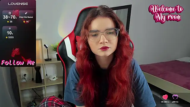 Snapshot of Sonya_Glen chatting on 12.11.24 Sonya Glen online show from 12.11.24