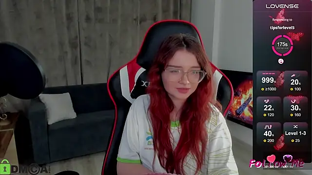 Snapshot of Sonya_Glen chatting on 12.29.24 Sonya Glen online show from 12.29.24